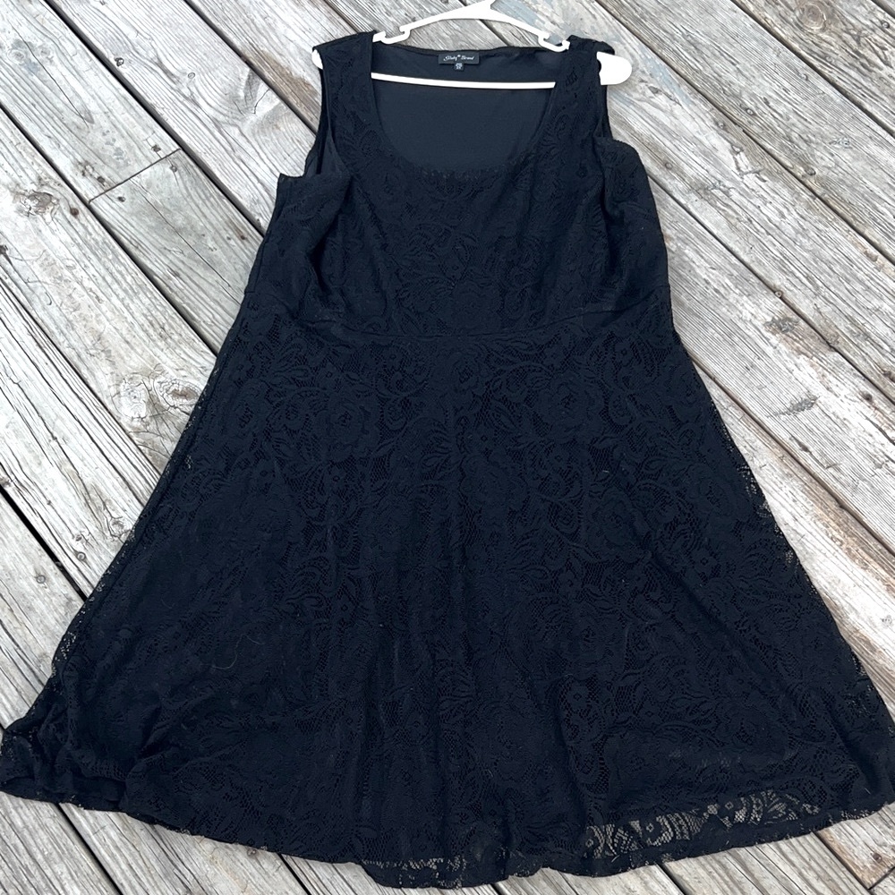 Slinky, friend, Elegant Black Lace Dress - Plus Size 2X - Picture 2 of 6